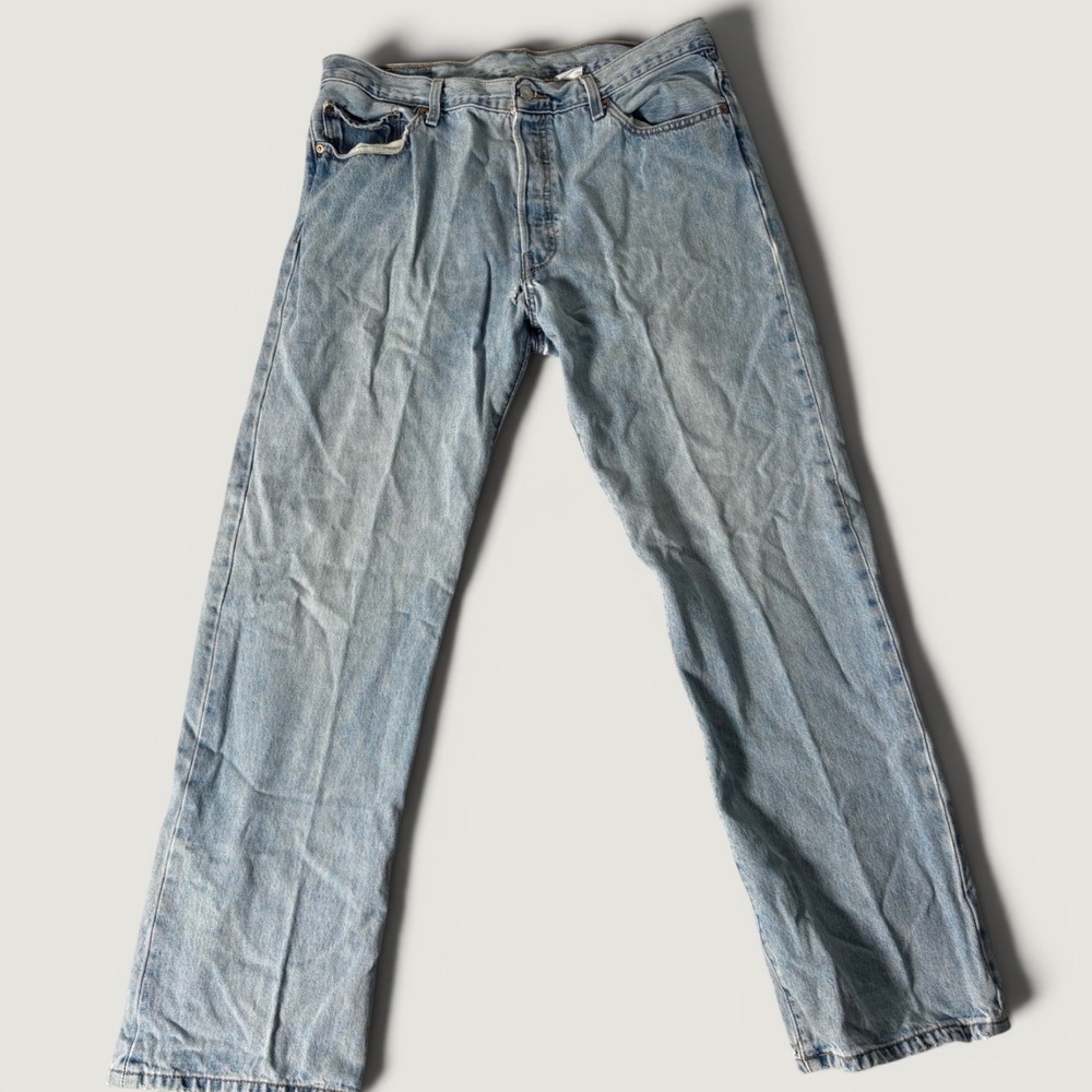 VTG Levis 501 Mens Light Wash Straight Leg Button Fly Distressed Jeans W36 L32
